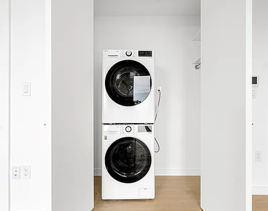 210 Greenpoint Avenue - Photo Thumbnail 3