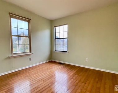 116 Longfield Court - Photo Thumbnail 16