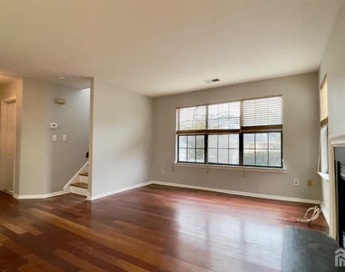 116 Longfield Court - Photo Thumbnail 6