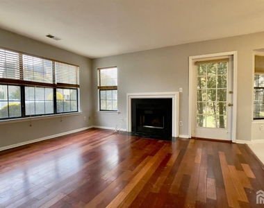 116 Longfield Court - Photo Thumbnail 5