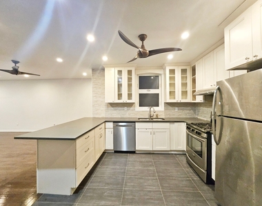 7104 Narrows Avenue - Photo Thumbnail 3