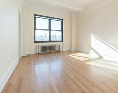 10th & 2nd Ave - Photo Thumbnail 2
