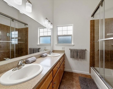 220 Hans Place - Photo Thumbnail 27