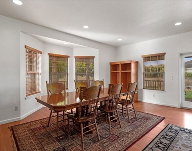 220 Hans Place - Photo Thumbnail 11