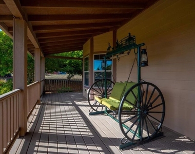 220 Hans Place - Photo Thumbnail 8