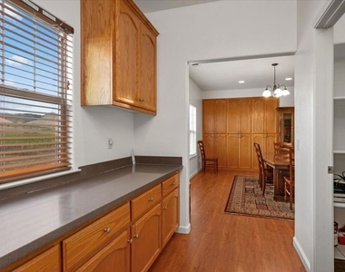 220 Hans Place - Photo Thumbnail 16