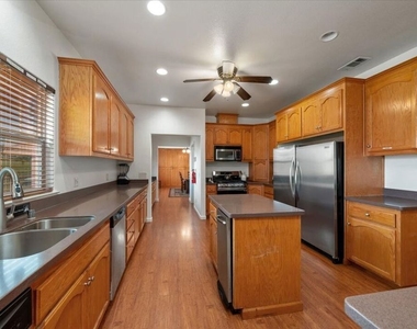 220 Hans Place - Photo Thumbnail 13