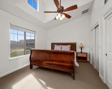 220 Hans Place - Photo Thumbnail 33