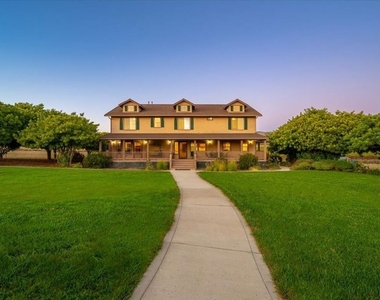 220 Hans Place - Photo Thumbnail 2