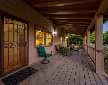 220 Hans Place - Photo Thumbnail 7