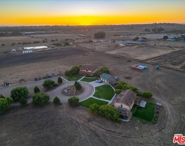 220 Hans Place - Photo Thumbnail 1
