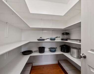 220 Hans Place - Photo Thumbnail 19