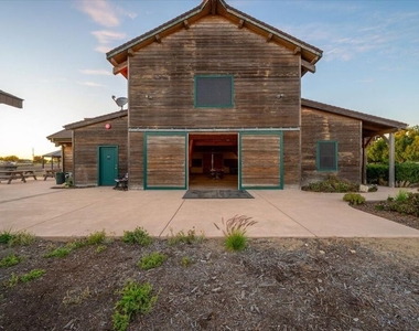 220 Hans Place - Photo Thumbnail 42