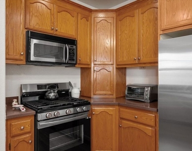 220 Hans Place - Photo Thumbnail 15