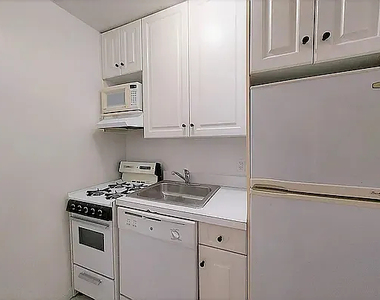 238 East 36th Street - Photo Thumbnail 2