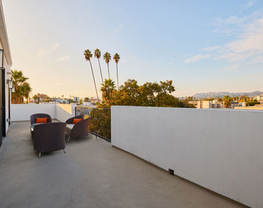 3977 Beverly Boulevard - Photo Thumbnail 10