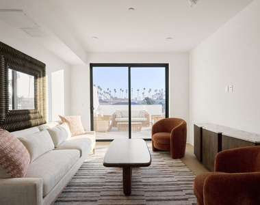 3977 Beverly Boulevard - Photo Thumbnail 3
