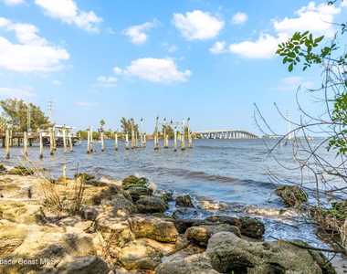 1365 Pineapple Avenue - Photo Thumbnail 2