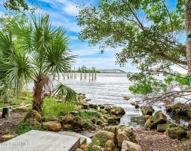 1365 Pineapple Avenue - Photo Thumbnail 3