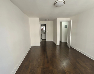 96 fifth avenue - Photo Thumbnail 1