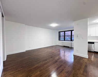 96 fifth avenue - Photo Thumbnail 4