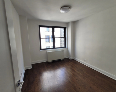96 fifth avenue - Photo Thumbnail 3