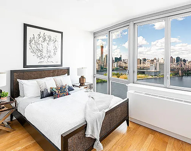 4545 Center BoulevardStunning 1 bed apartment featuring a home office area and private balcony with partial views of the East River. This home also features a spacious living area, open kitchen, ample closet space, and southern exposure. - Photo Thumbnail 4
