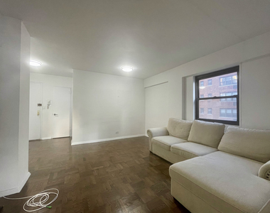 East 35th St - Photo Thumbnail 6