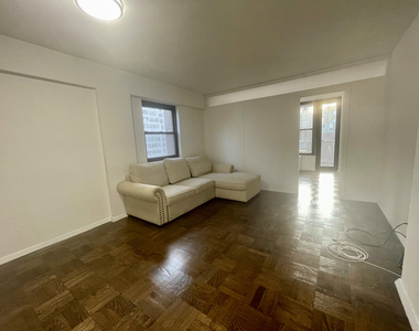 East 35th St - Photo Thumbnail 5