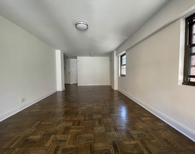 East 35th St - Photo Thumbnail 1