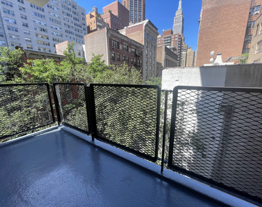 East 35th St - Photo Thumbnail 4