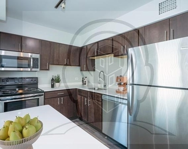 5600 N Sheridan Rd. - Photo Thumbnail 6