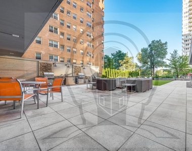 5600 N Sheridan Rd. - Photo Thumbnail 13