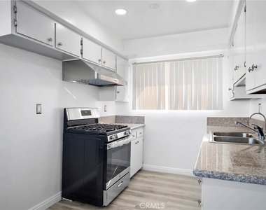 208 E Chevy Chase Drive - Photo Thumbnail 8