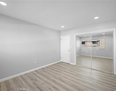 208 E Chevy Chase Drive - Photo Thumbnail 10