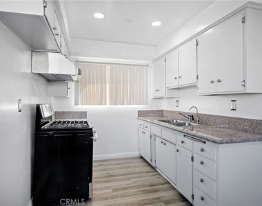 208 E Chevy Chase Drive - Photo Thumbnail 7