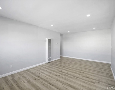 208 E Chevy Chase Drive - Photo Thumbnail 5