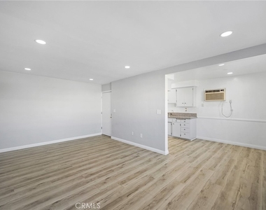 208 E Chevy Chase Drive - Photo Thumbnail 4