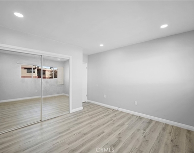 208 E Chevy Chase Drive - Photo Thumbnail 13