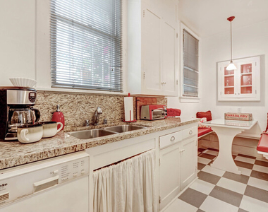 617 N Plymouth Boulevard - Photo Thumbnail 11