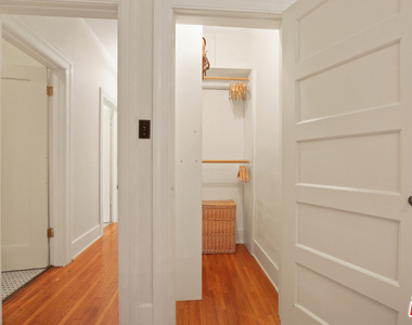 617 N Plymouth Boulevard - Photo Thumbnail 7