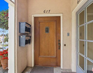 617 N Plymouth Boulevard - Photo Thumbnail 2