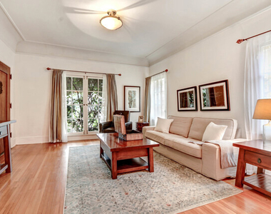 617 N Plymouth Boulevard - Photo Thumbnail 4