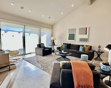 359 Villena Way - Photo Thumbnail 13