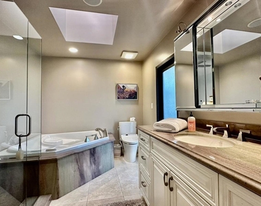 359 Villena Way - Photo Thumbnail 17