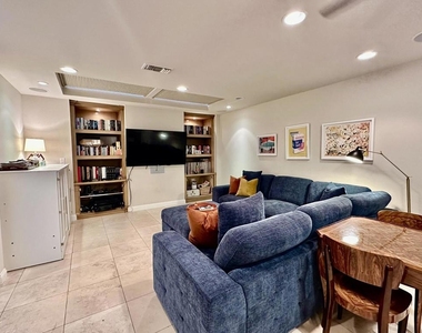 359 Villena Way - Photo Thumbnail 23