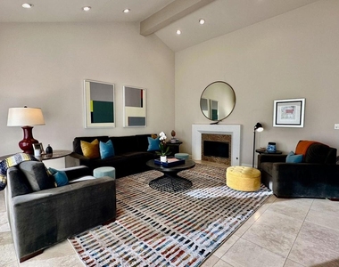 359 Villena Way - Photo Thumbnail 14