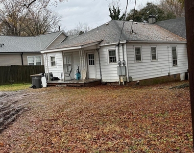 703 Louise Street - Photo Thumbnail 9