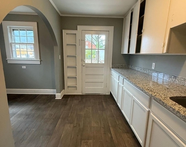 703 Louise Street - Photo Thumbnail 4