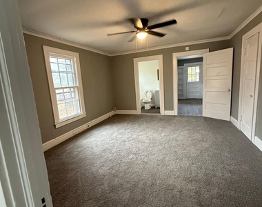 703 Louise Street - Photo Thumbnail 6